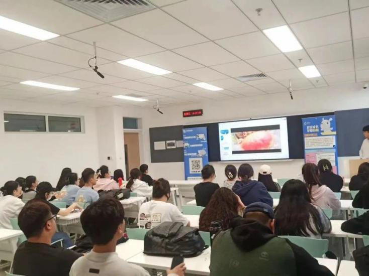 融匯中西，共創(chuàng)未來(lái) 青島黃海學(xué)院國(guó)際商學(xué)院的教育文化交流之路